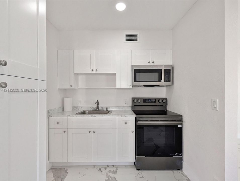 For Rent: $3,400 (3 beds, 2 baths, 1273 Square Feet)