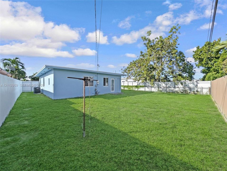 For Rent: $3,400 (3 beds, 2 baths, 1273 Square Feet)