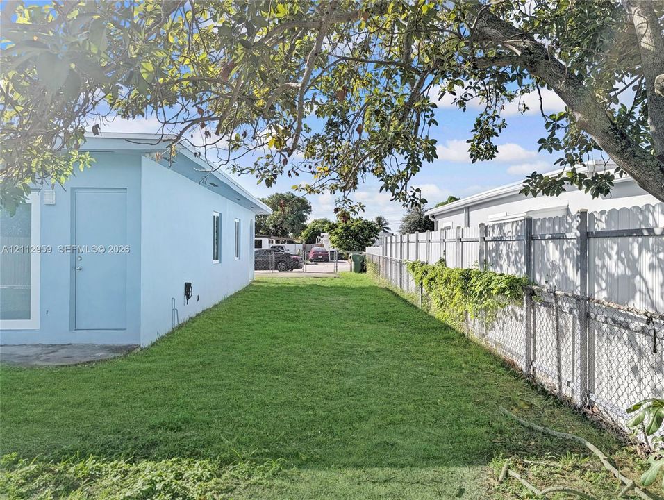 For Rent: $3,400 (3 beds, 2 baths, 1273 Square Feet)