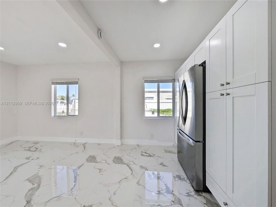 For Rent: $3,400 (3 beds, 2 baths, 1273 Square Feet)
