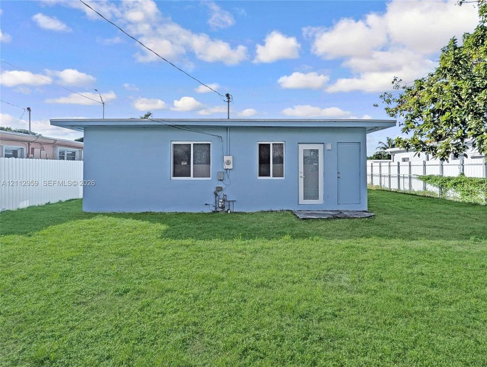 For Rent: $3,400 (3 beds, 2 baths, 1273 Square Feet)
