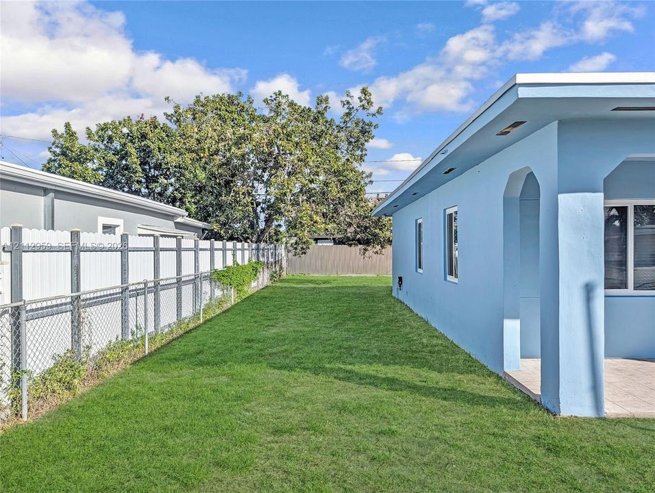 For Rent: $3,400 (3 beds, 2 baths, 1273 Square Feet)