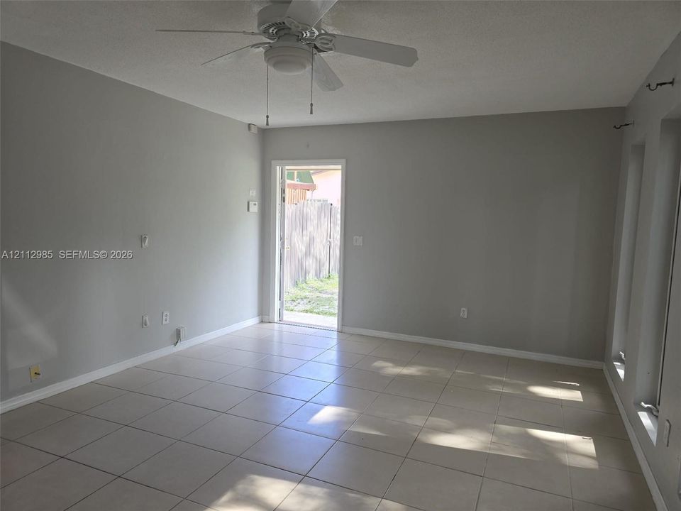 В аренду: $1,950 (2 спален, 1 ванн, 2182 Квадратных фут)