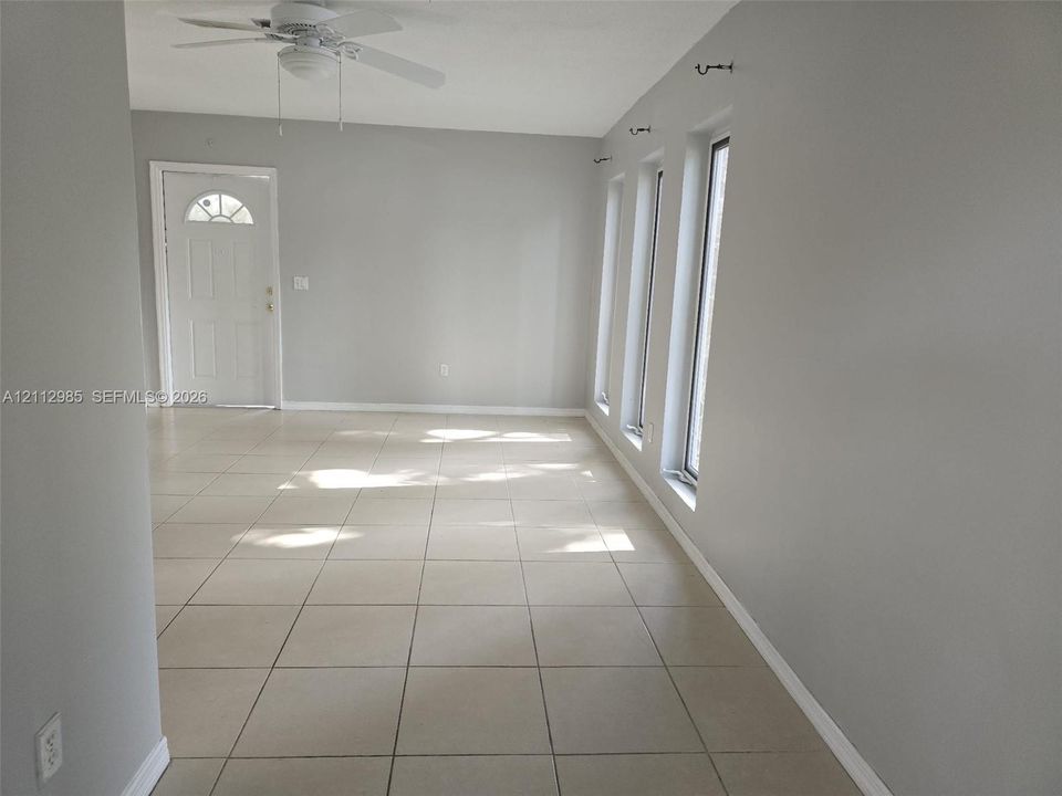 В аренду: $1,950 (2 спален, 1 ванн, 2182 Квадратных фут)