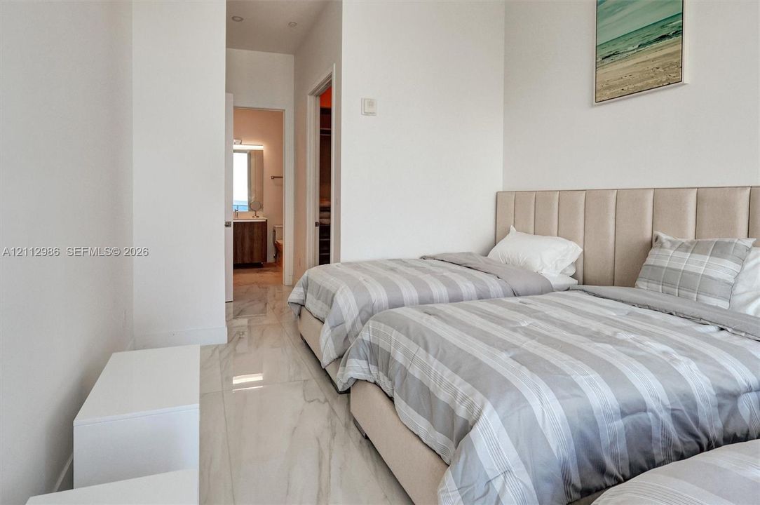 В аренду: $12,500 (2 спален, 2 ванн, 2261 Квадратных фут)
