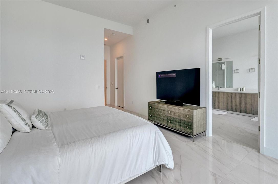 В аренду: $12,500 (2 спален, 2 ванн, 2261 Квадратных фут)