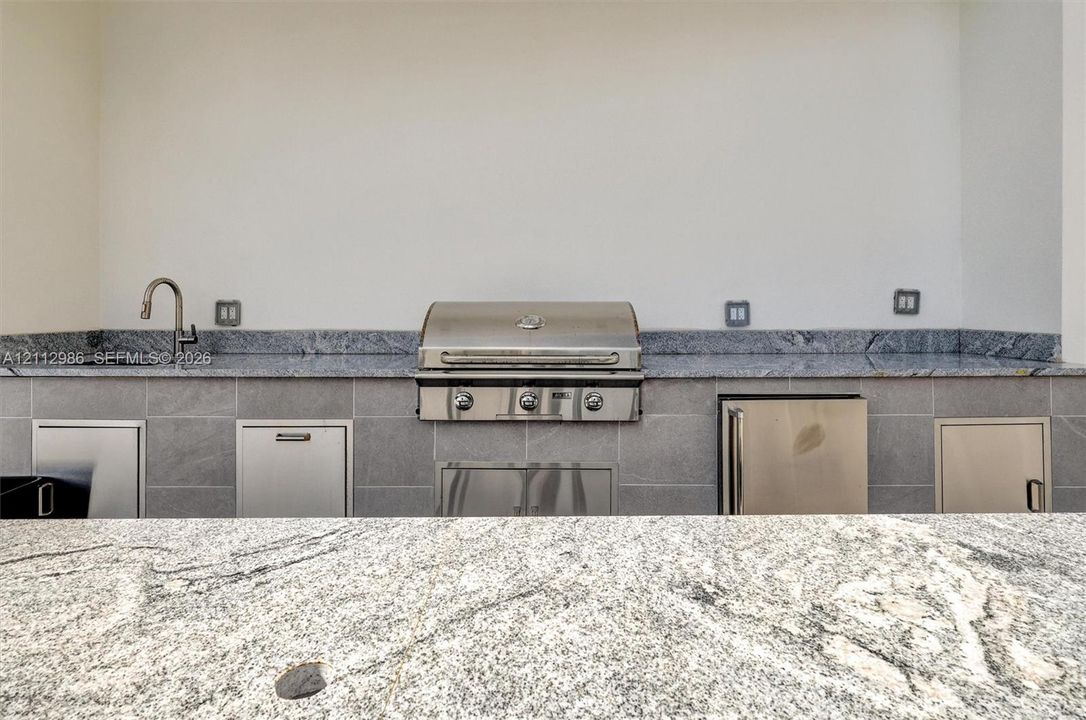 В аренду: $12,500 (2 спален, 2 ванн, 2261 Квадратных фут)