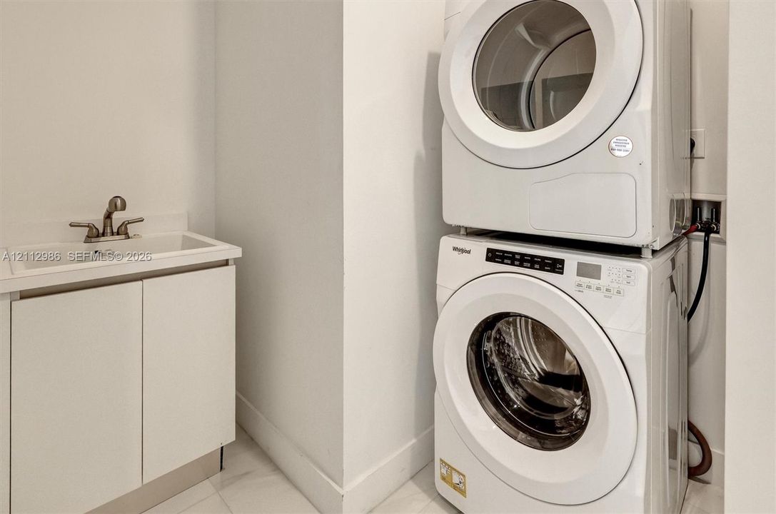 В аренду: $12,500 (2 спален, 2 ванн, 2261 Квадратных фут)