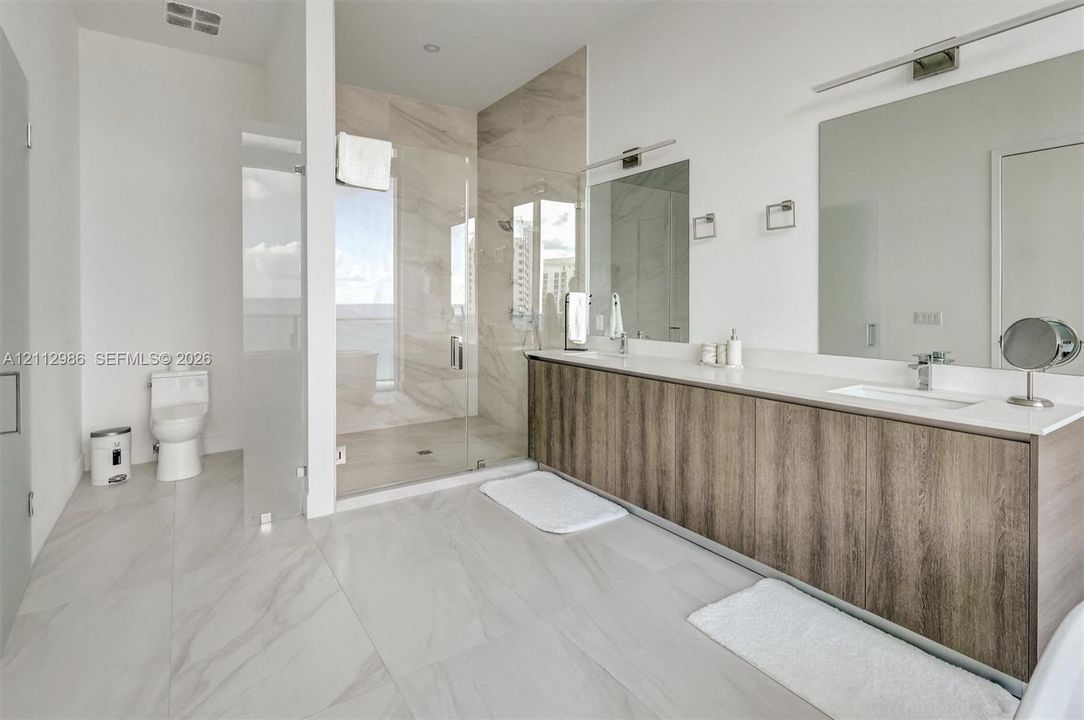 В аренду: $12,500 (2 спален, 2 ванн, 2261 Квадратных фут)