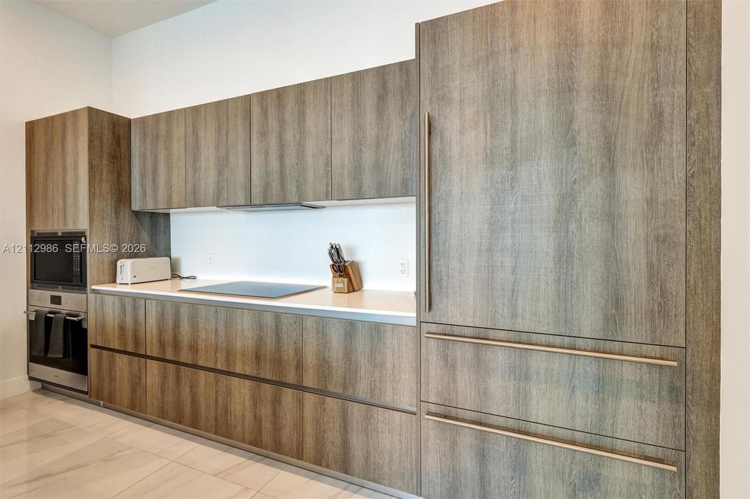 В аренду: $12,500 (2 спален, 2 ванн, 2261 Квадратных фут)
