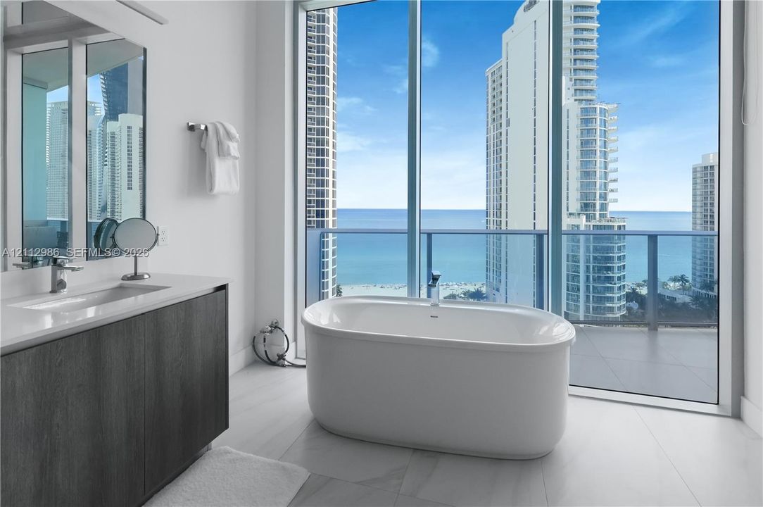 В аренду: $12,500 (2 спален, 2 ванн, 2261 Квадратных фут)