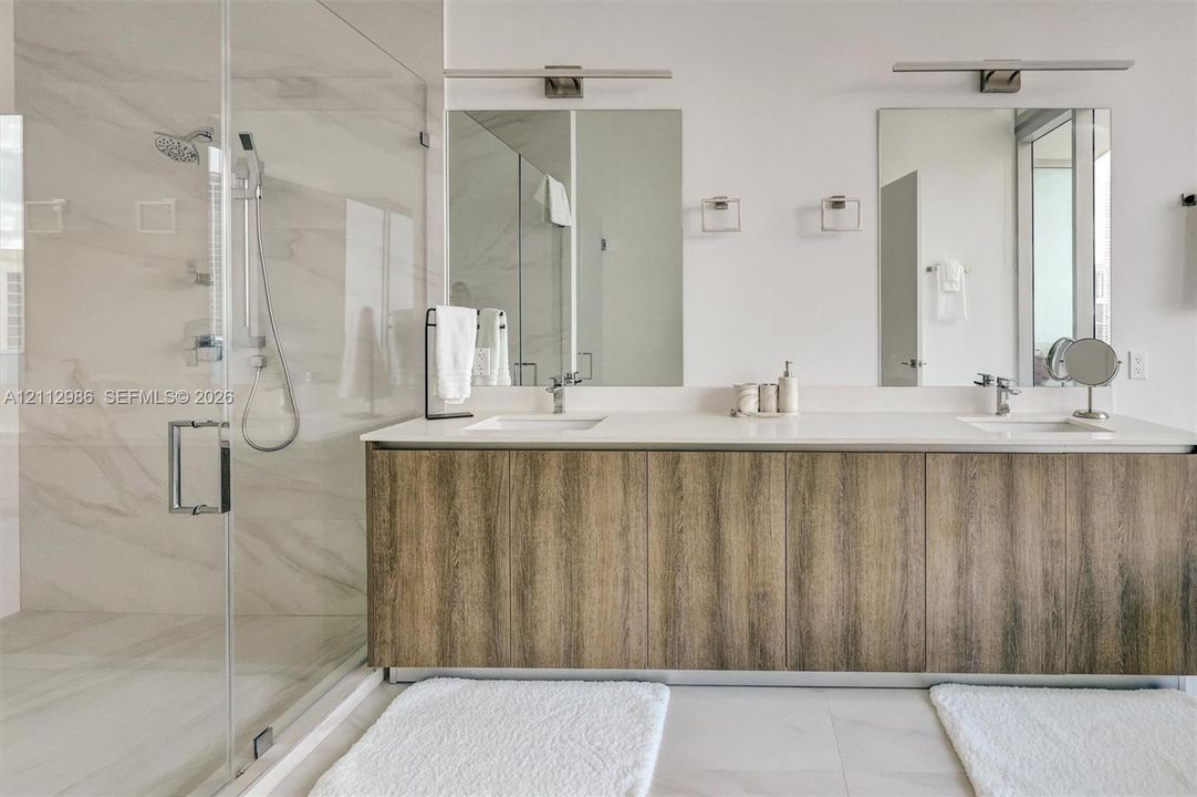 В аренду: $12,500 (2 спален, 2 ванн, 2261 Квадратных фут)
