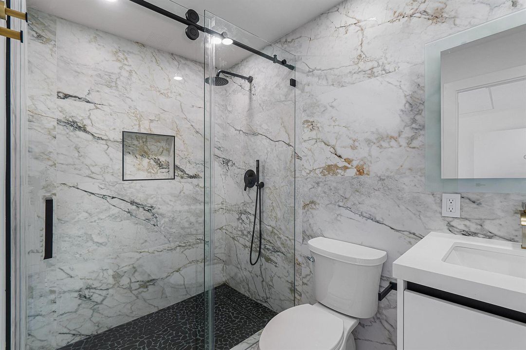 Guest Full Bathroom