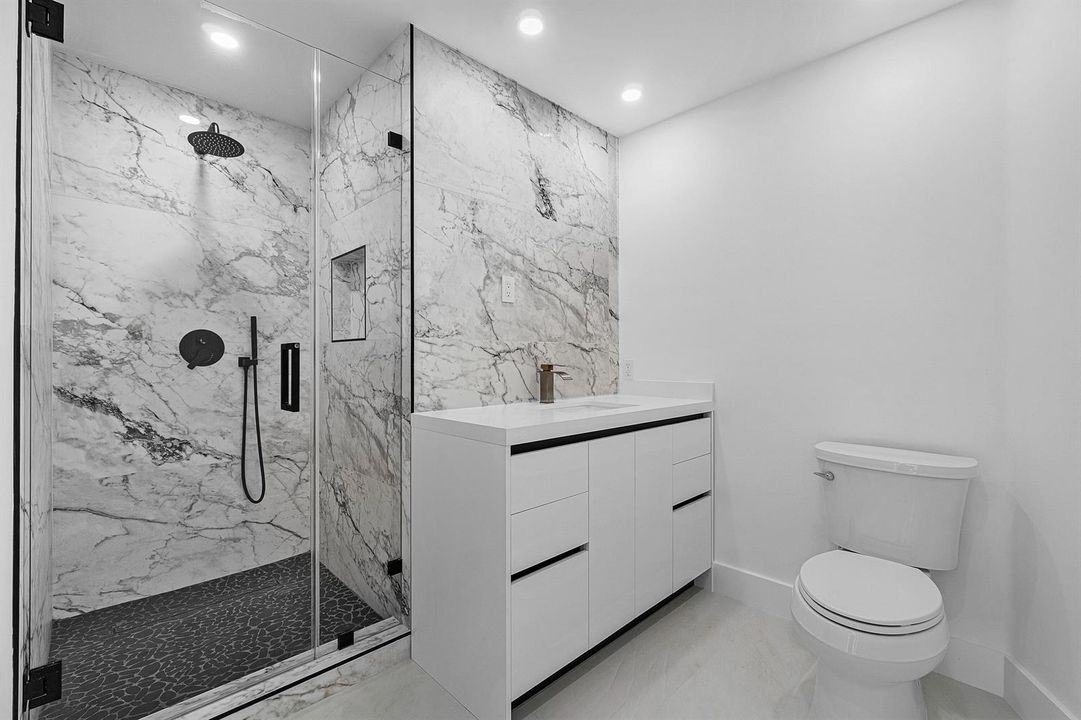 Guest Full Bathroom