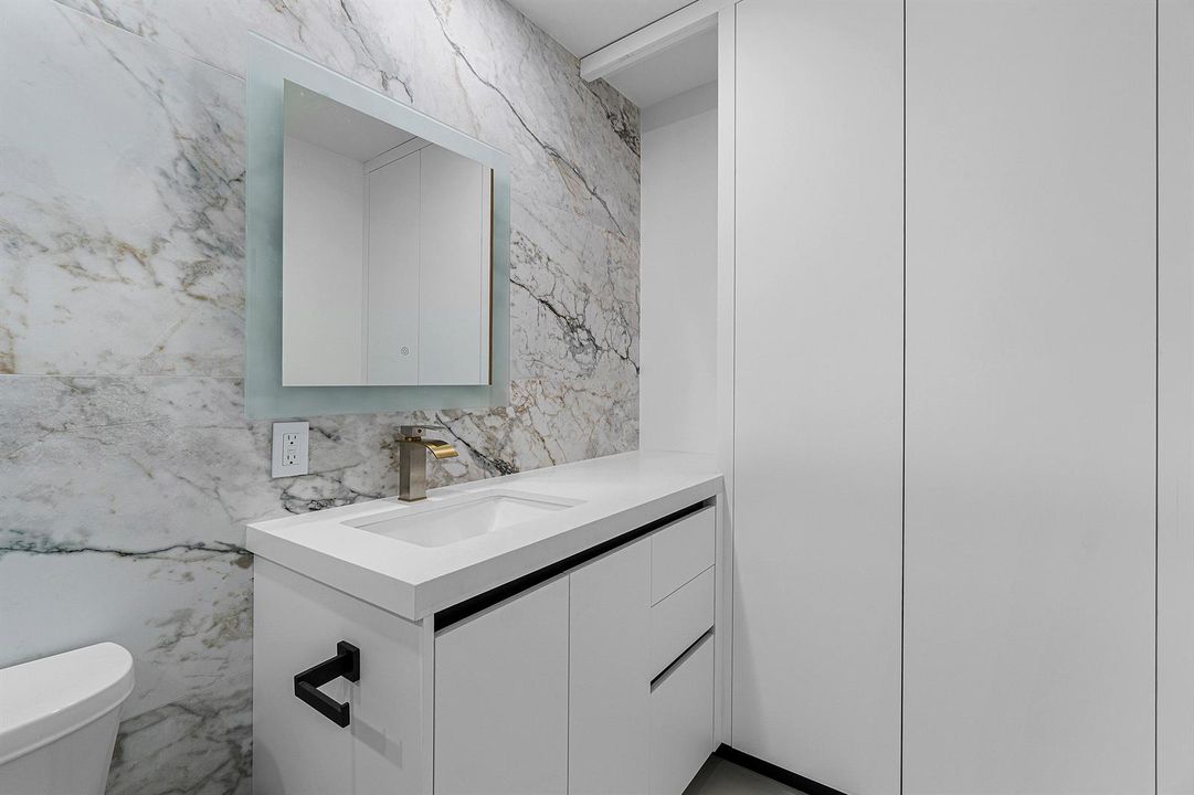 Guest Full Bathroom