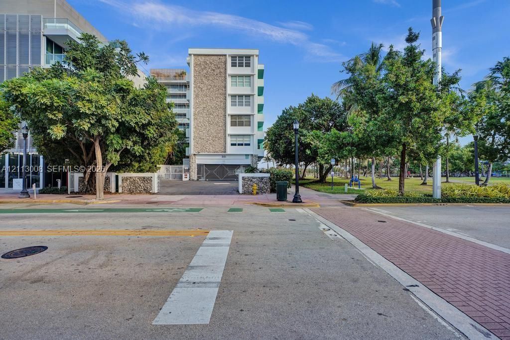 For Sale: $675,000 (0 beds, 1 baths, 640 Square Feet)