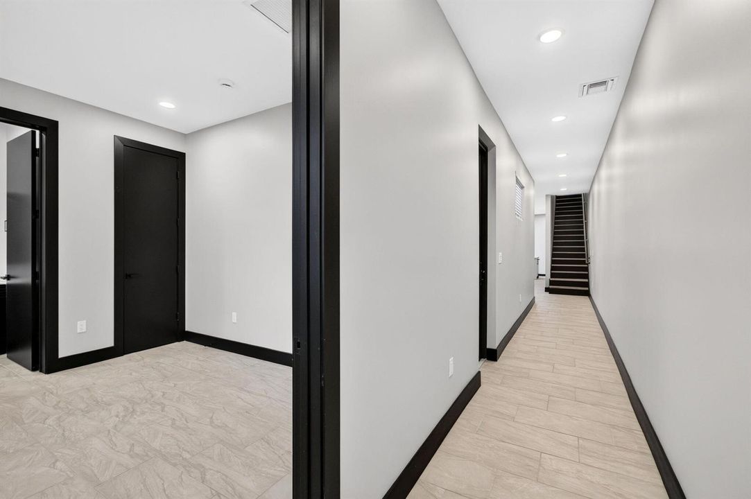 5 beds/6 baths