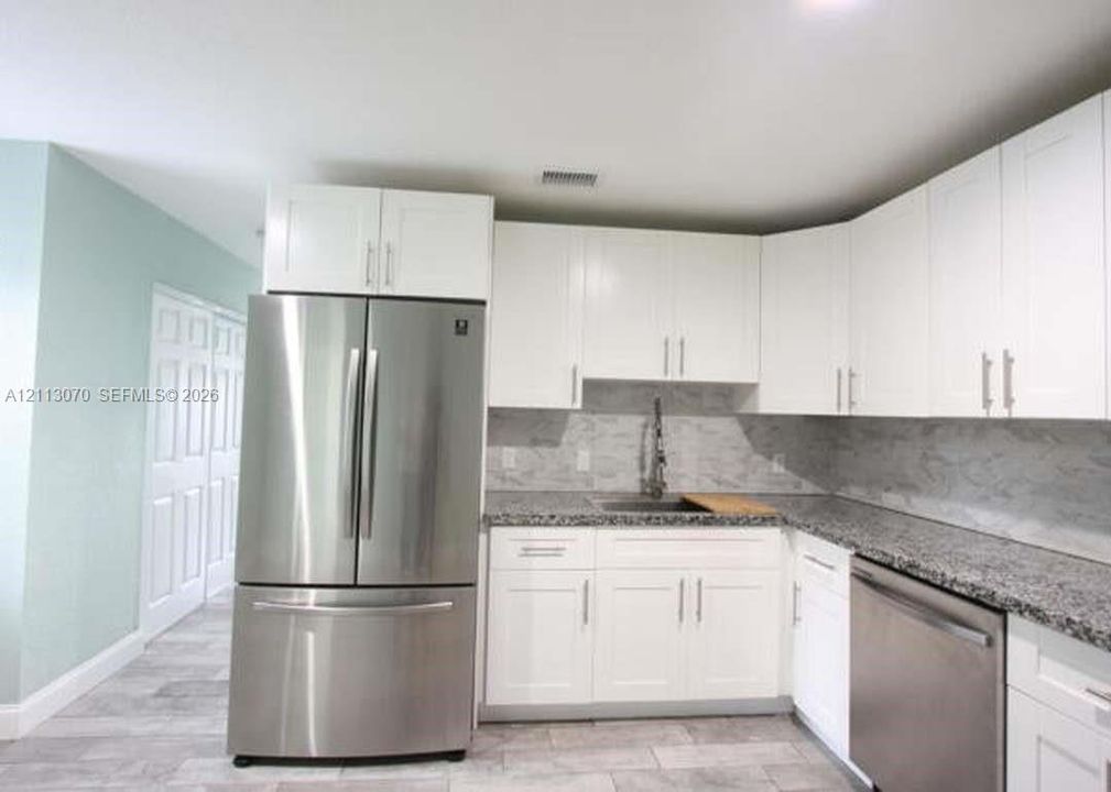 For Rent: $2,700 (3 beds, 2 baths, 4664 Square Feet)