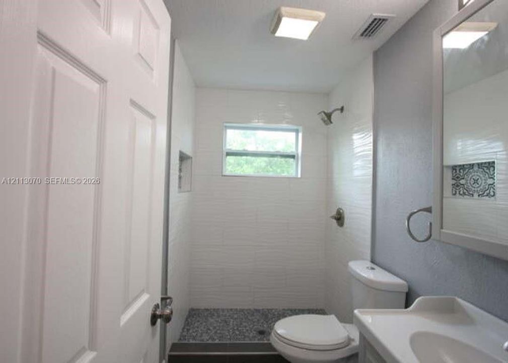 For Rent: $2,700 (3 beds, 2 baths, 4664 Square Feet)