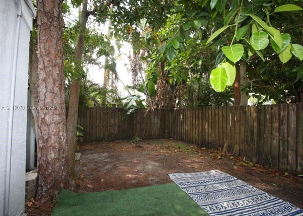 For Rent: $2,700 (3 beds, 2 baths, 4664 Square Feet)