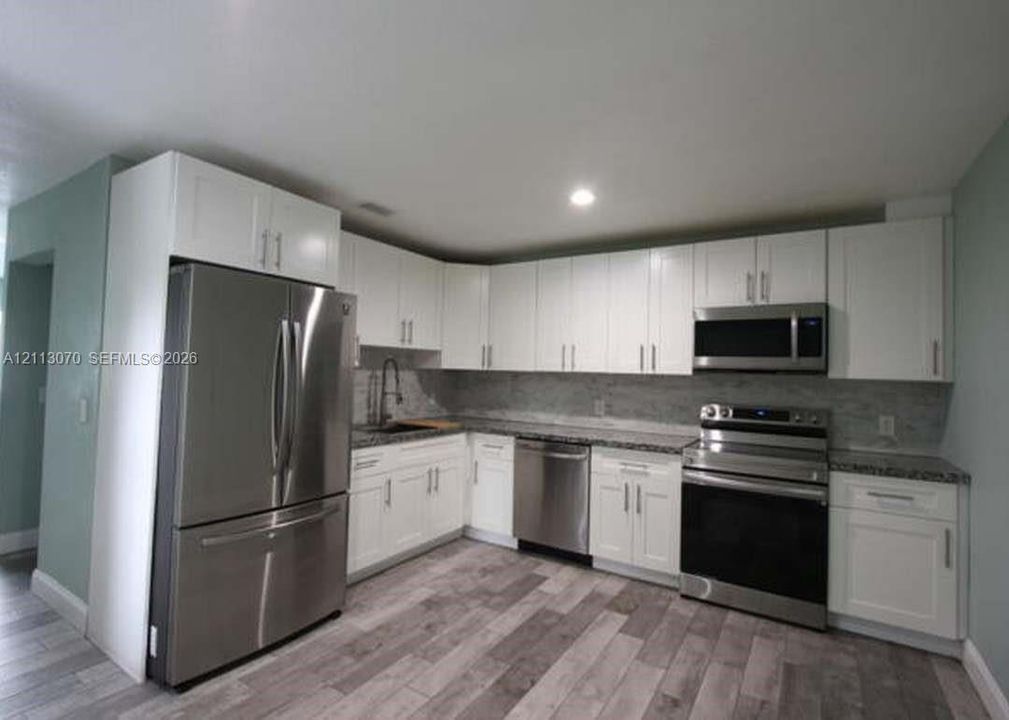 For Rent: $2,700 (3 beds, 2 baths, 4664 Square Feet)