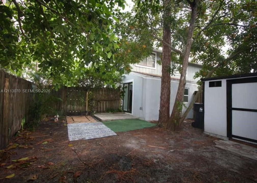 For Rent: $2,700 (3 beds, 2 baths, 4664 Square Feet)