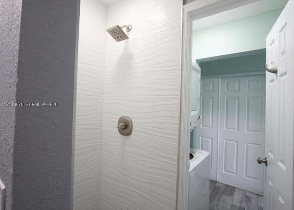 For Rent: $2,700 (3 beds, 2 baths, 4664 Square Feet)