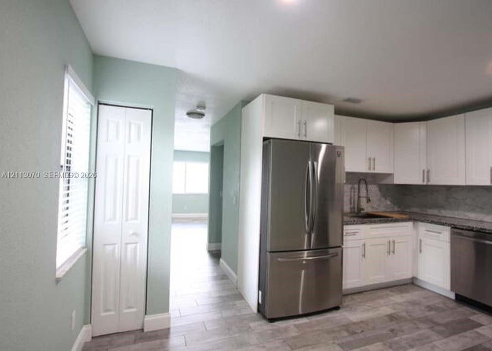 For Rent: $2,700 (3 beds, 2 baths, 4664 Square Feet)