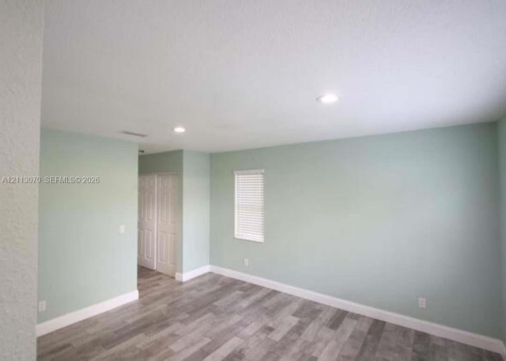 For Rent: $2,700 (3 beds, 2 baths, 4664 Square Feet)