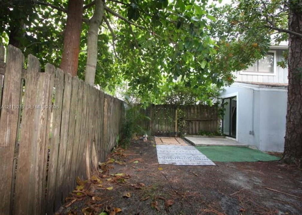 For Rent: $2,700 (3 beds, 2 baths, 4664 Square Feet)