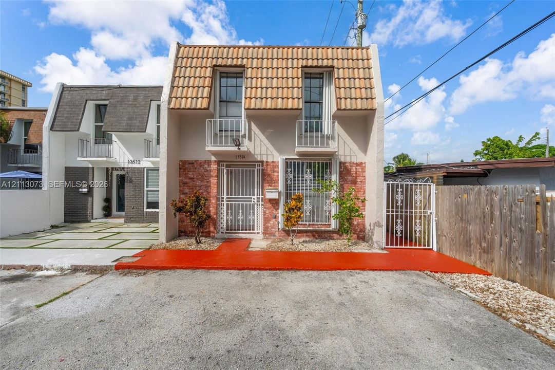 В аренду: $3,400 (3 спален, 2 ванн, 1640 Квадратных фут)