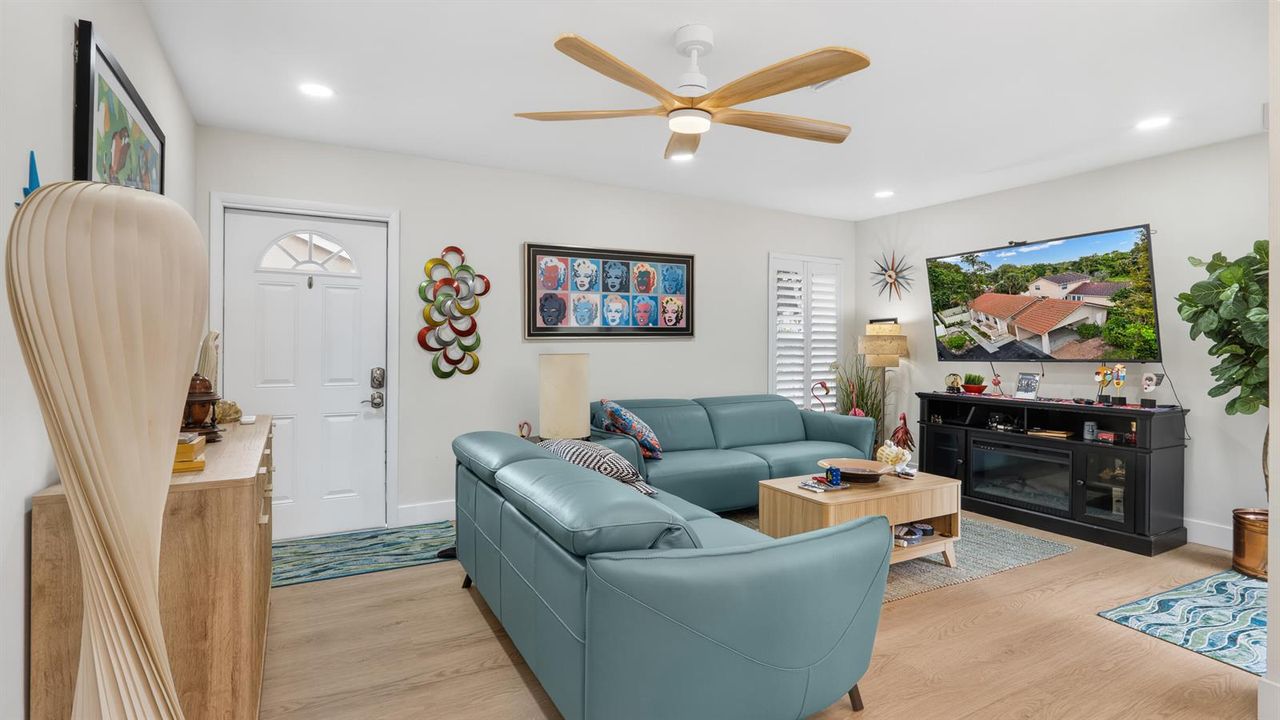 09-entry-living-DSC03864