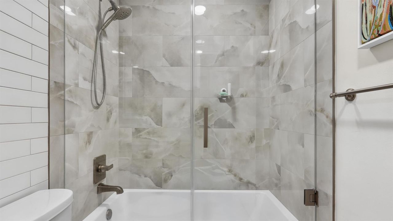 29-guest-bath-2-DSC03907