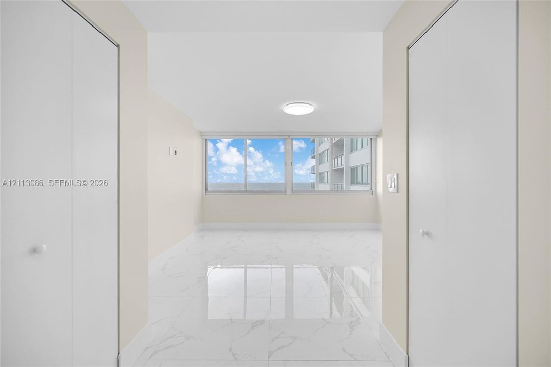 For Sale: $700,000 (2 beds, 2 baths, 1010 Square Feet)