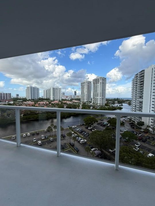 For Rent: $3,490 (2 beds, 2 baths, 1068 Square Feet)