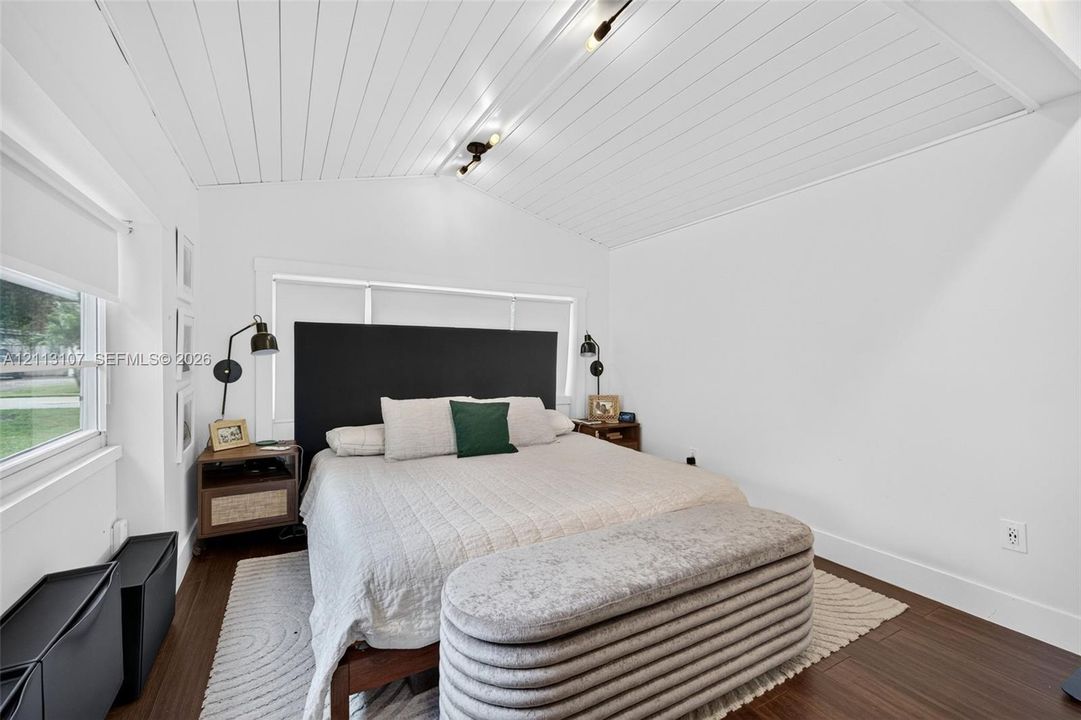For Sale: $899,000 (3 beds, 3 baths, 1502 Square Feet)