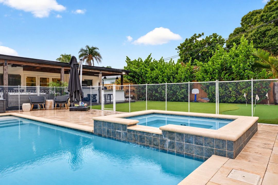 For Sale: $899,000 (3 beds, 3 baths, 1502 Square Feet)