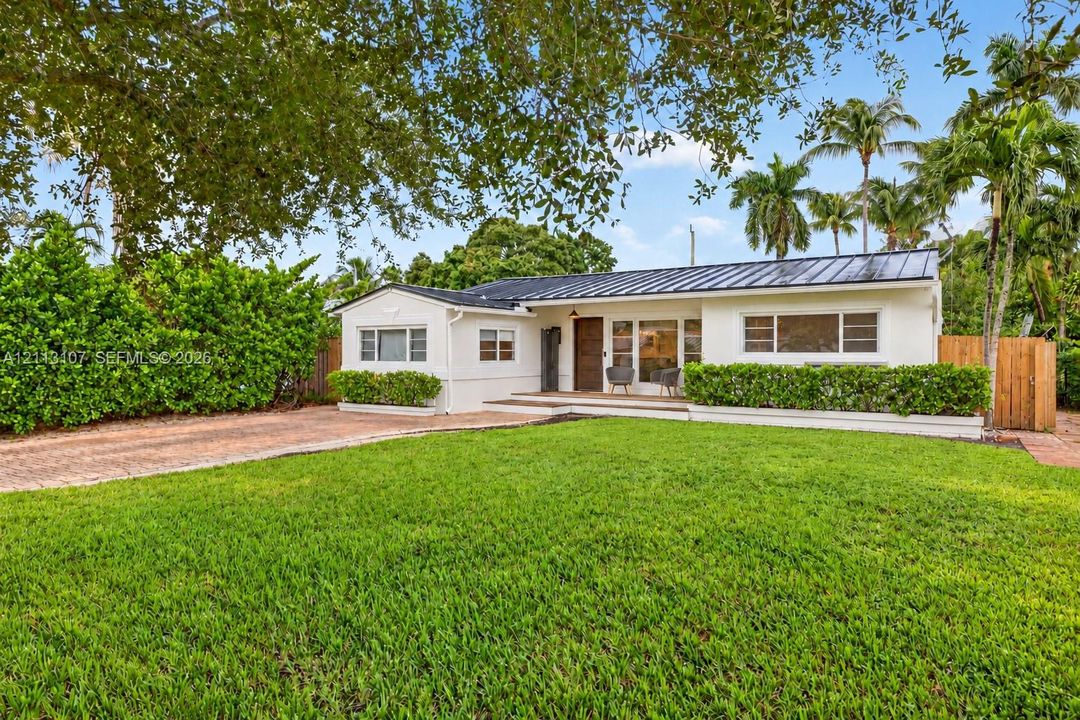 For Sale: $899,000 (3 beds, 3 baths, 1502 Square Feet)