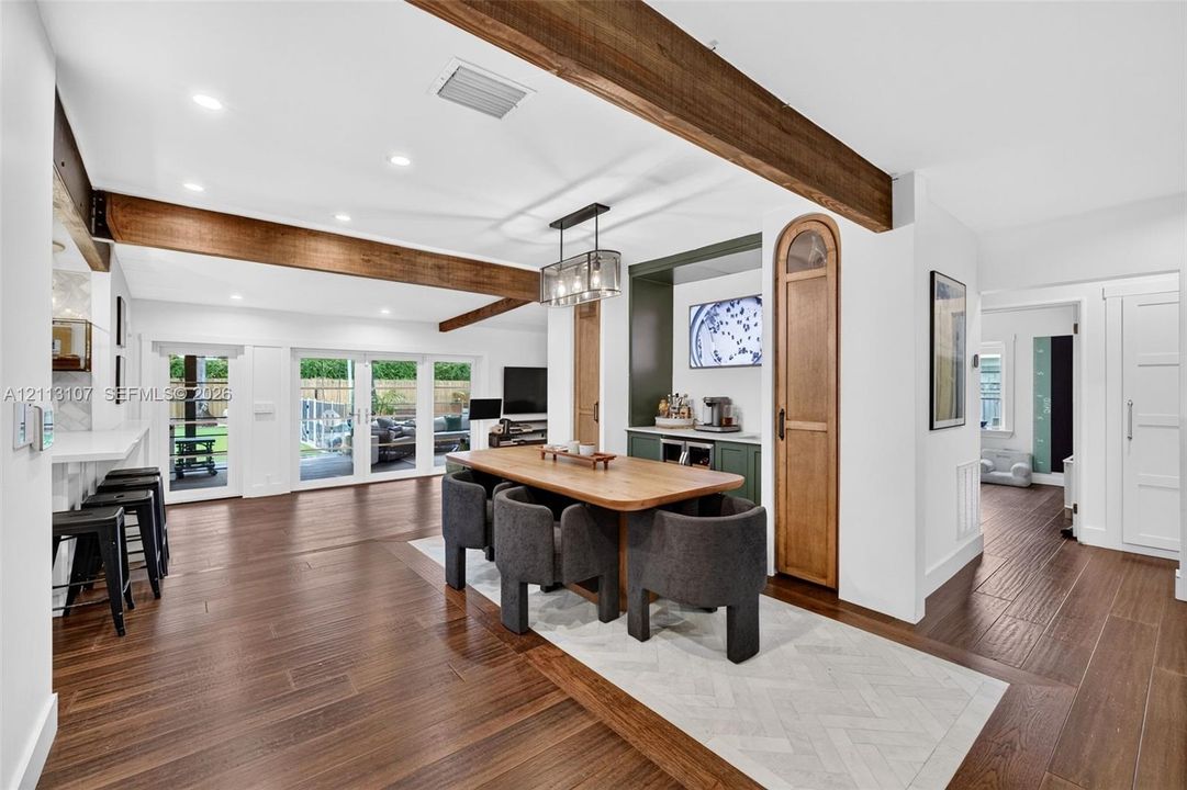 For Sale: $899,000 (3 beds, 3 baths, 1502 Square Feet)