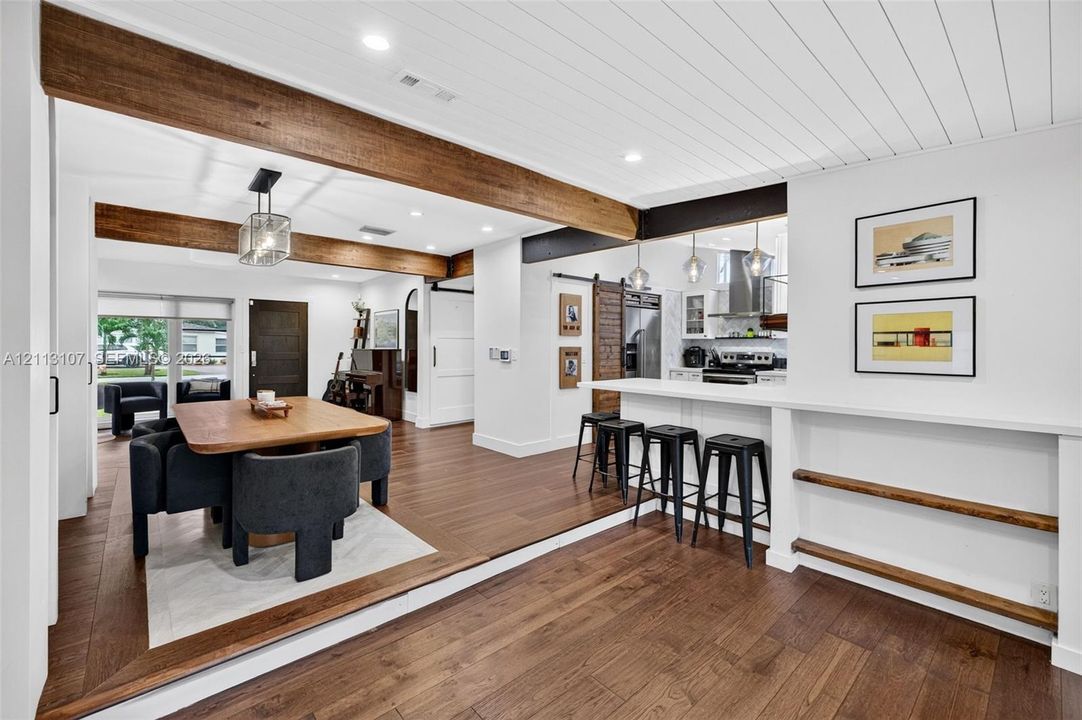 For Sale: $899,000 (3 beds, 3 baths, 1502 Square Feet)