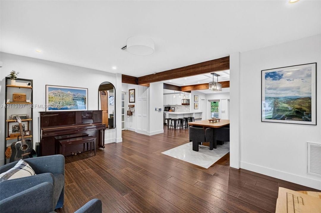For Sale: $899,000 (3 beds, 3 baths, 1502 Square Feet)
