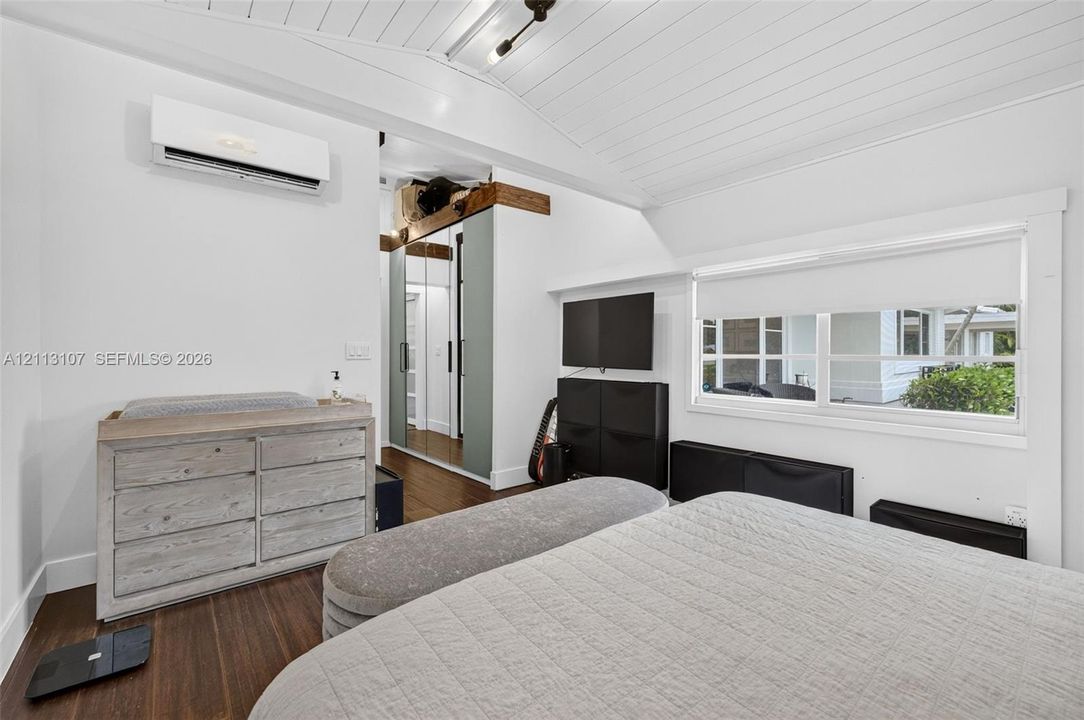 For Sale: $899,000 (3 beds, 3 baths, 1502 Square Feet)