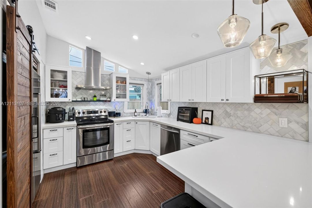 For Sale: $899,000 (3 beds, 3 baths, 1502 Square Feet)