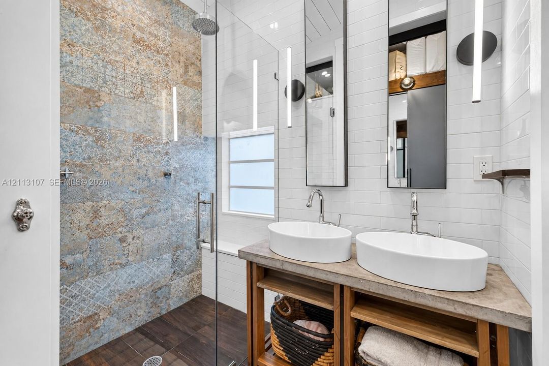 For Sale: $899,000 (3 beds, 3 baths, 1502 Square Feet)
