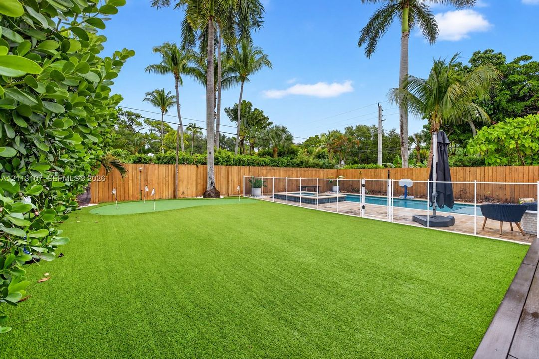 For Sale: $899,000 (3 beds, 3 baths, 1502 Square Feet)