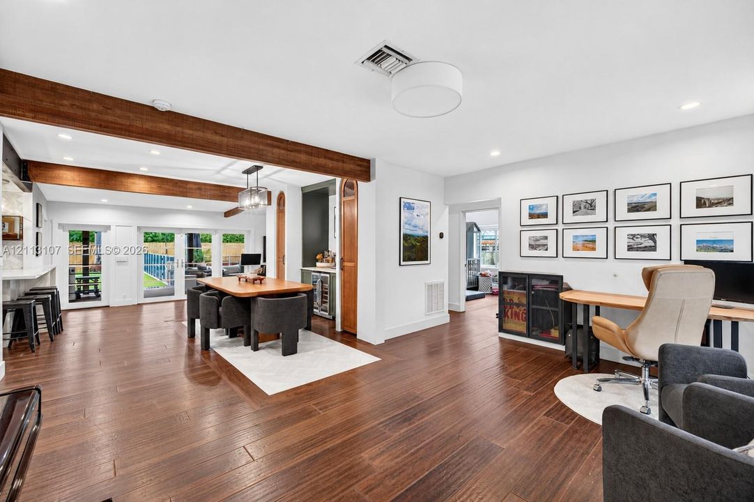 For Sale: $899,000 (3 beds, 3 baths, 1502 Square Feet)
