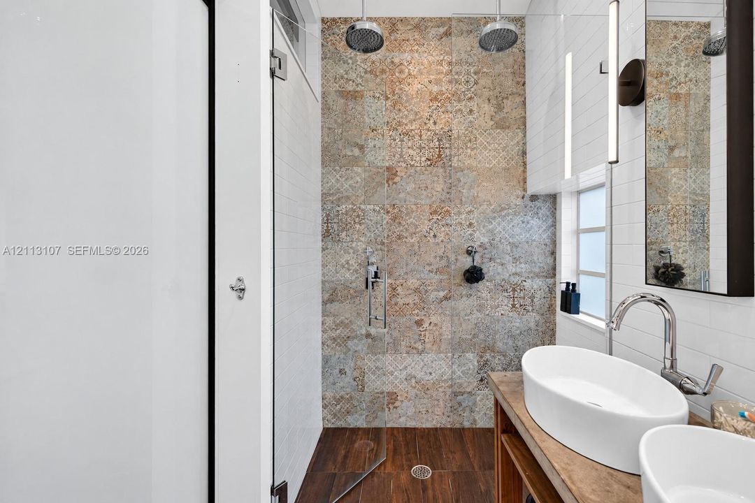 For Sale: $899,000 (3 beds, 3 baths, 1502 Square Feet)