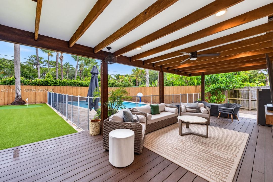 For Sale: $899,000 (3 beds, 3 baths, 1502 Square Feet)