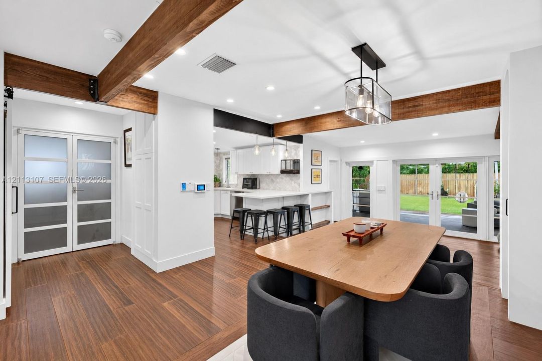 For Sale: $899,000 (3 beds, 3 baths, 1502 Square Feet)