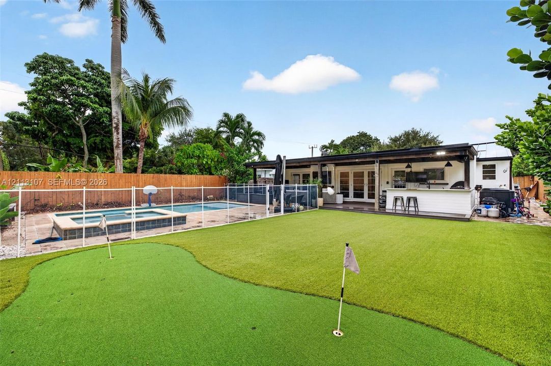 For Sale: $899,000 (3 beds, 3 baths, 1502 Square Feet)